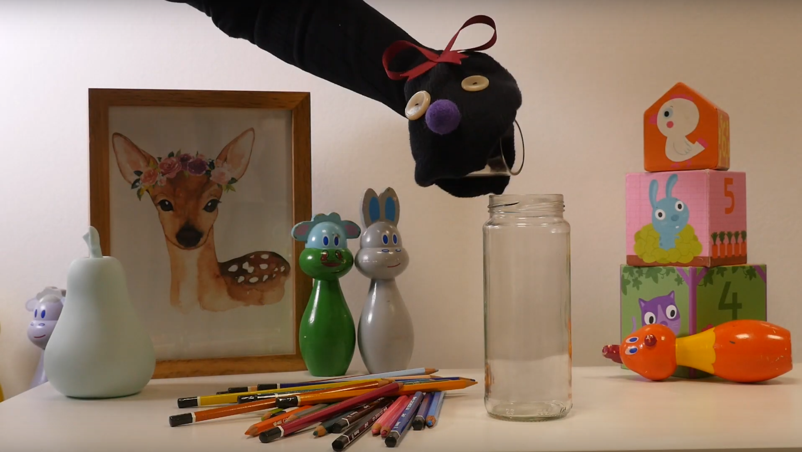 Billede fra en DIY video om hvordan man laver en lavalampe